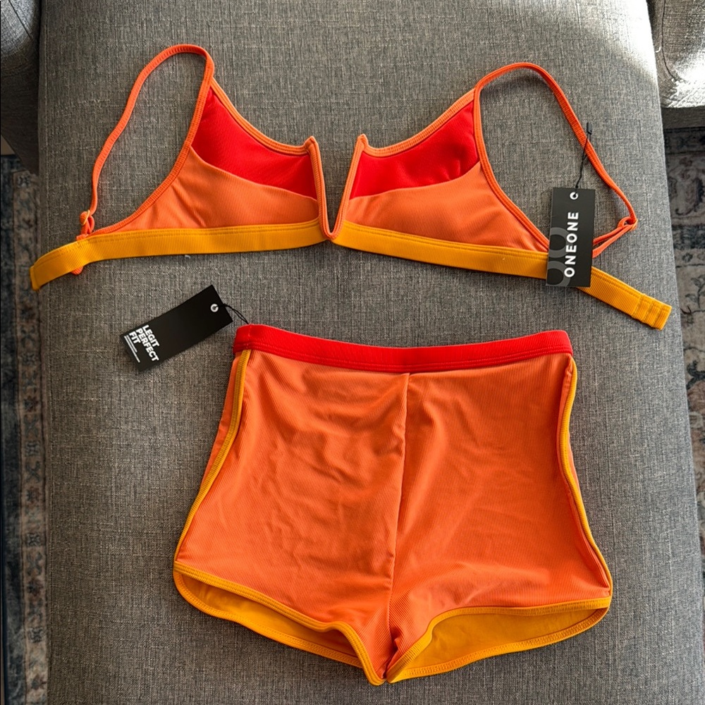 ONEONE swim set, medium. Never worn. Top is Jenna fit, bottom is Paige fit